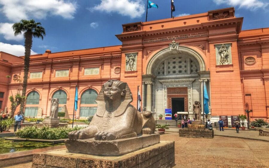 Cairo: Pyramids, Museum & Khan el-Khalili - Discovering the Egyptian Museum