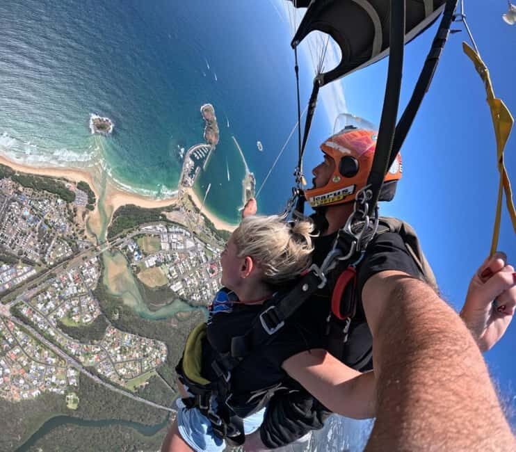 Coffs Harbour: Ground Rush Skydive - The Experience from Ground Level: Spectators and Photos