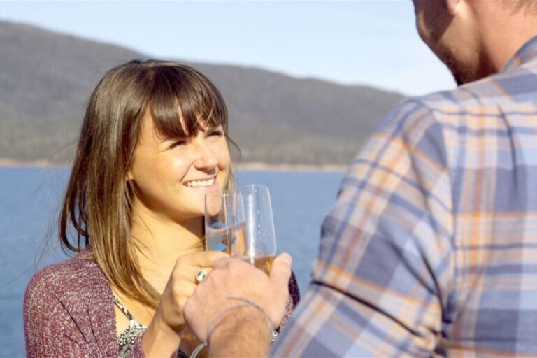 Coles Bay: Wineglass Bay Adults-Only Cruise with Lunch - Food and Drink