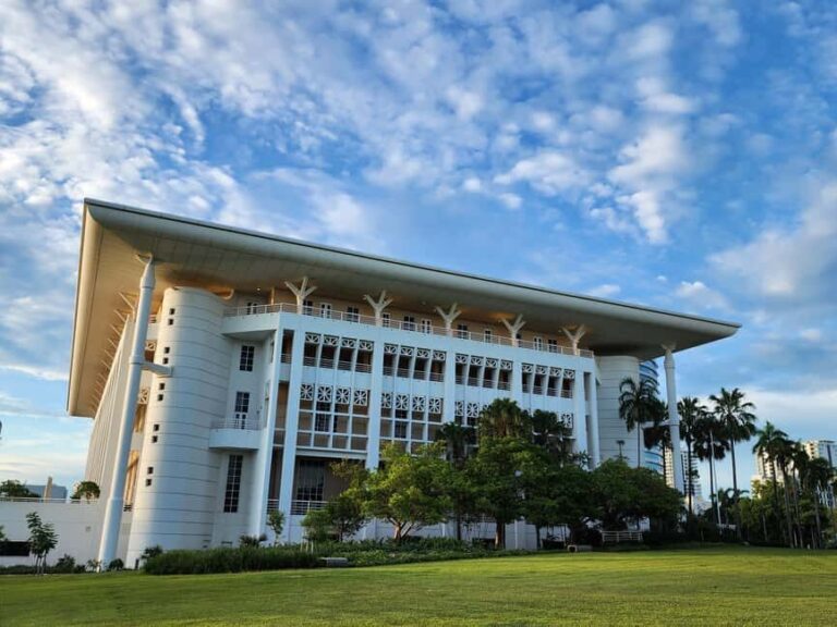 Darwin: WWII Reflections - The Benefits of Small Group Tours