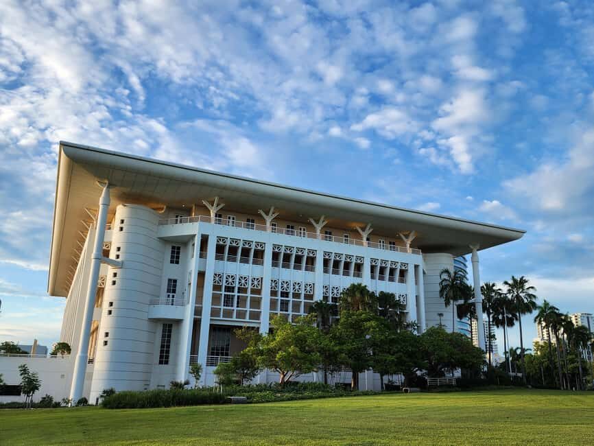 Darwin: WWII Reflections - The Benefits of Small Group Tours
