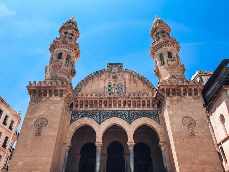 Discover Algiers Guided Tour - Transportation and Group Dynamics