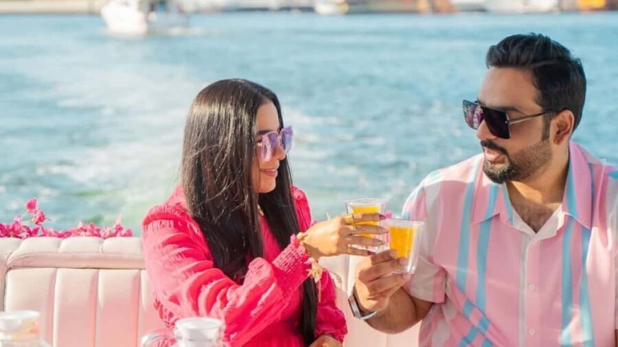 Dubai Marina: Private Boat Tour with Flower - The Experience in Detail