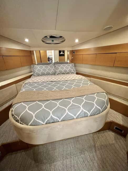 Dubai: Palm Jumeirah Yacht Tour with Refreshments - Who Will Love This Experience?