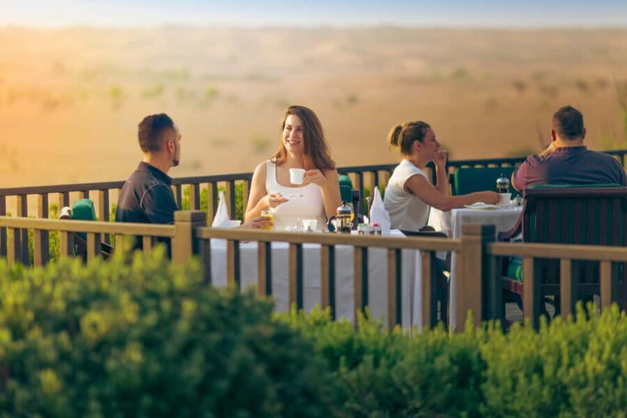 Dubai: Private Falconry, Desert Safari and Al Maha breakfast - The Falconry Demonstration