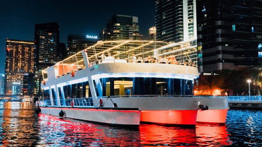 Dubai: Sunset or Dinner Cruise with Live Music & Open Bar - The Food: Gourmet Buffet with International Flavors