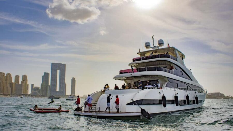 Dubai: Superyacht Experience with Live Music & Drinks - The Itinerary: How the Cruise Unfolds