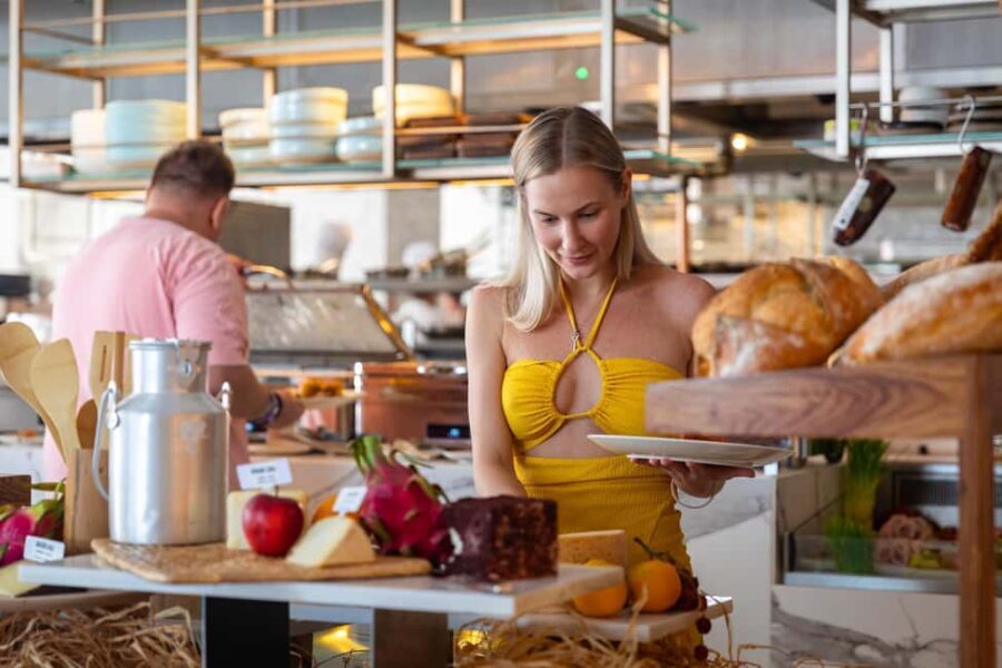 Dubai: The Palm Saturday Brunch with Unlimited Food & Drinks - Who Will Love This Brunch?