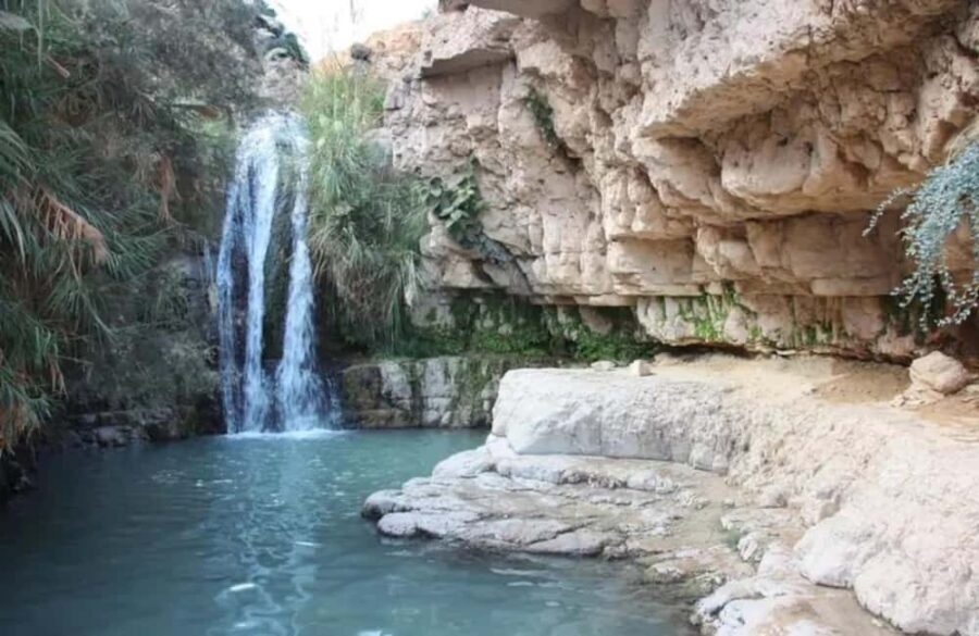 Ein Gedi Nature Reserve and the Dead Sea in Russian - A Refreshing Stop at Ein Bokek Beach