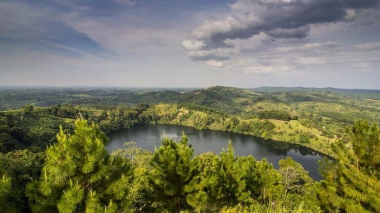 Fort Portal: Amabere Caves, Crater Lakes, and Palace Tour - An In-Depth Look at the Fort Portal Tour