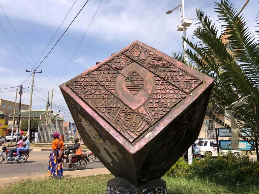 Fort Portal: City Tour with King's Palace & Local Market - Exploring the Kings Palace and Its Gardens