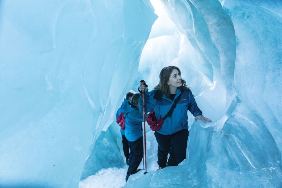 Franz Josef: 2.5 Hour Glacier Hike with Helicopter Transfer - Discovering the Franz Josef Glacier Experience