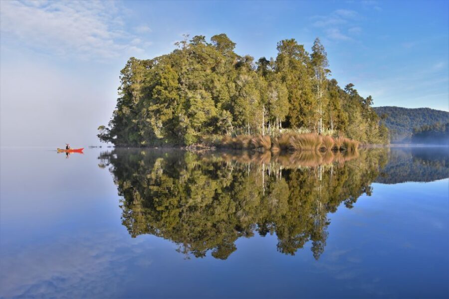 Franz Josef: 3-Hour Kayak Tour on Lake Mapourika - What makes this tour stand out?
