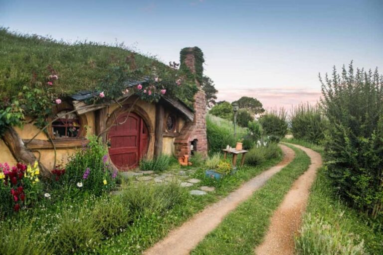 From Auckland: Guided Hobbiton Movie Set Small Group Tour - A Deep Dive into the Hobbiton Experience