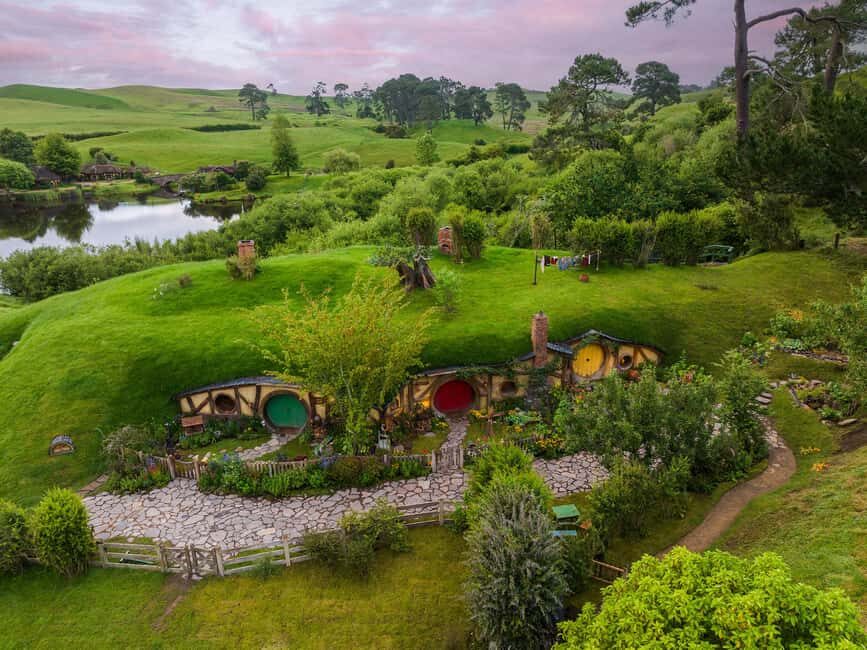 From Auckland: Hobbiton Movie Set - Private Tour - The Hobbiton Movie Set: A Step into Middle-earth