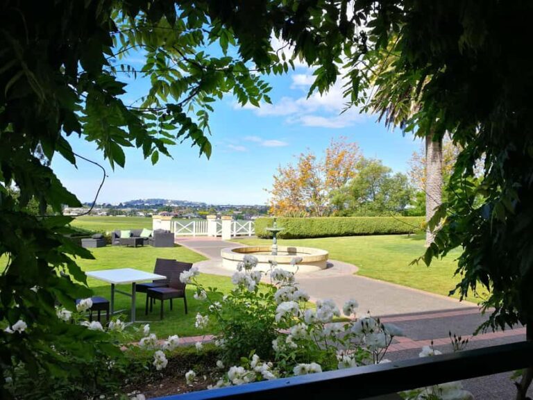 From Napier: Hawke's Bay Small Group Wine Tour - An Inviting Intro to Hawke’s Bay’s Wine Scene