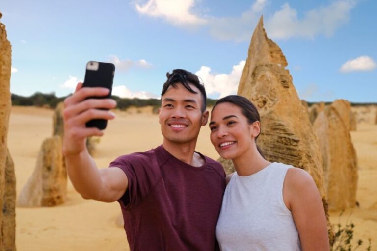 From Perth: Pinnacles Sunset and Stargazing Tour with Dinner - Dinner Under the Stars