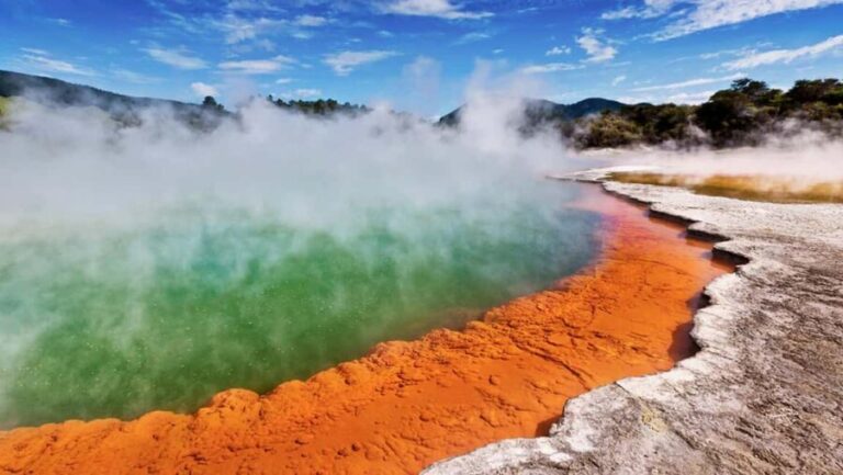 From Rotorua: WAI-O-TAPU Geothermal Wonderland Half-Day Tour - The Guide and Group Experience
