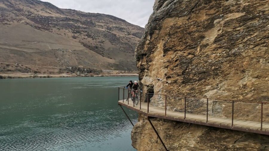 From Wanaka: Lake Dunstan Trail E-Bike Hire & Shuttle - Introduction: The Allure of the Lake Dunstan Trail E-Bike Tour