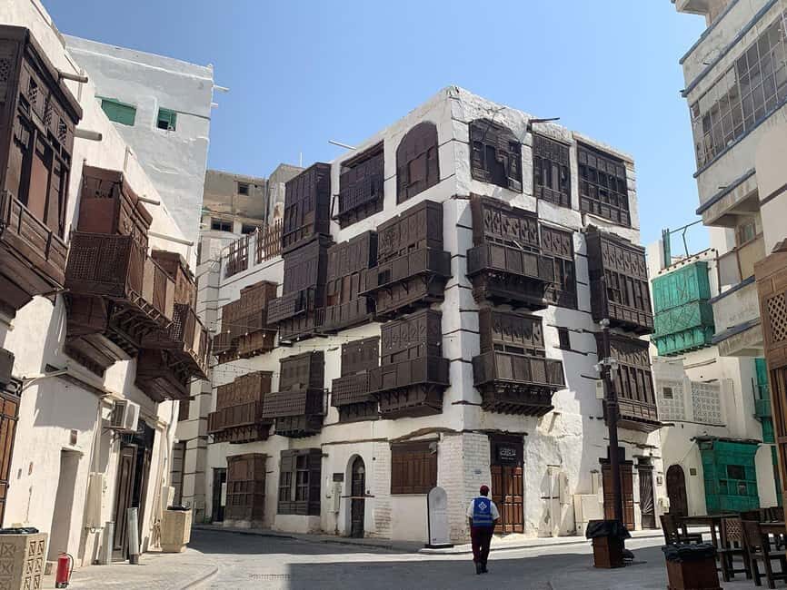 Full day Jeddah City Private Tour - Admiring Jeddah’s Waterfront Art and Landmarks