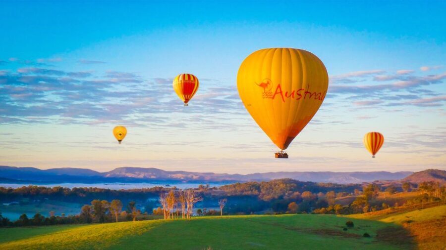 Gold Coast: Hot Air Balloon Flight and Vineyard Breakfast - The Experience in Detail