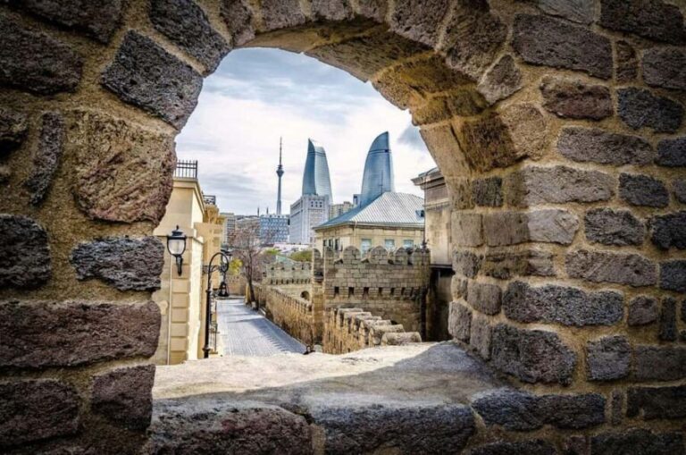 Heartbeat of Baku: Old & Modern City Walk (Group or Private) - Why This Tour Works Well