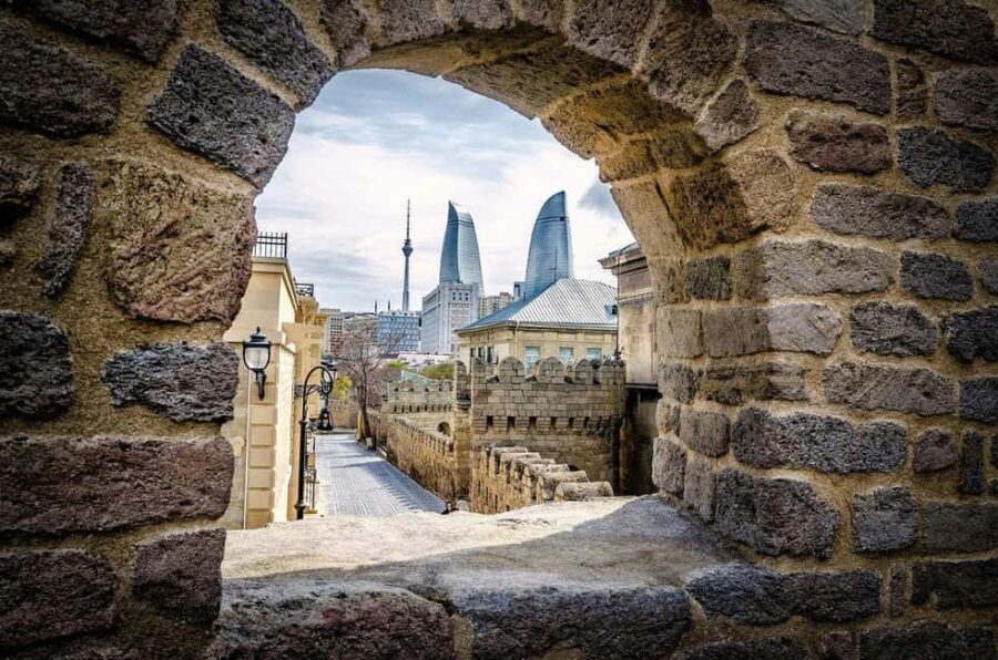 Heartbeat of Baku: Old & Modern City Walk (Group or Private) - Why This Tour Works Well