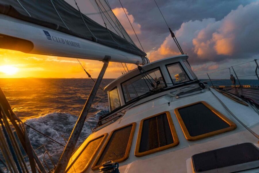 Hobart: Luxury Yacht Scenic Sailing Tour with Snacks - What Makes This Tour Special?