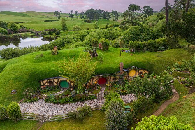 Hobbiton & Waitomo Caves Guided Tour from Auckland with Lunch - The Experience Breakdown: What to Expect