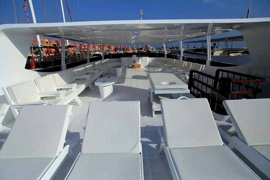 Hurghada: Orange & Giftun Island Cruise with Massage & Lunch - FAQ