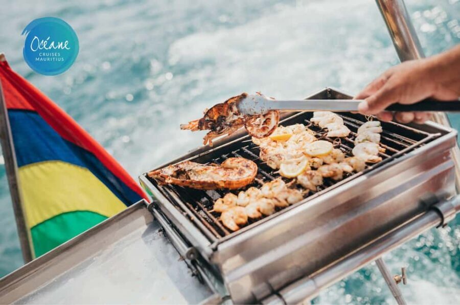 Ile Aux Bénitiers : Private Cataman Cruise w/ Gourmet Lunch - Dolphins, Snorkeling, and the Charm of the West Coast
