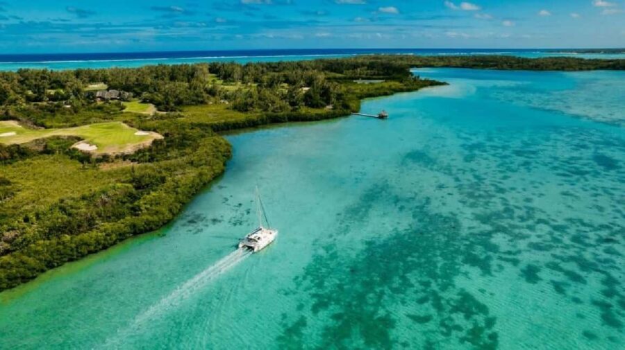 Ile Aux Cerfs Catamaran Cruise with Pick-up/Drop-off & Lunch - Who Is This Tour Best For?