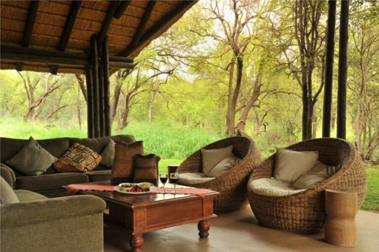 Johannesburg: 2-Day 4-Star Pilanesberg Safari - The Value of Guided and Self-Drive Game Viewing