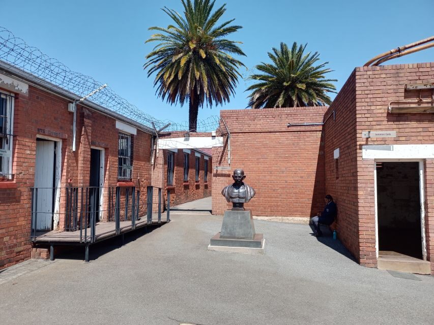 Johannesburg: Private Guided City Tour with Apartheid Museum - Detailed Breakdown of the Itinerary