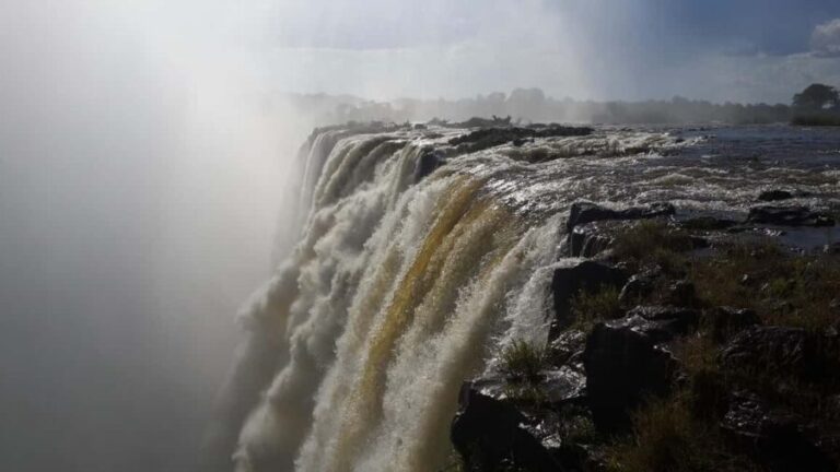 Livingstone: Victoria Falls Guided Tour with Transfers - The Value of This Tour