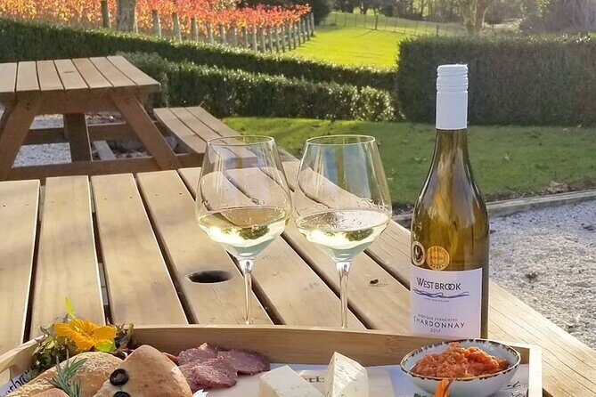 Luxury Private Auckland Wine & Beach Tour with Lunch - The Coastal Break: Muriwai Beach