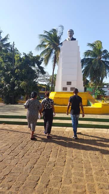 MADAGASCAR DIEGO SUAREZ: CITY TOUR - Exploring Diego Suarez on a Tuc-Tuc: A Closer Look
