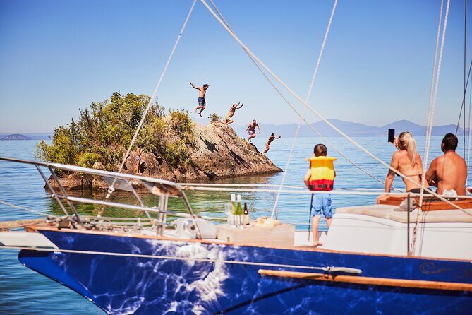 Maori Rock Carvings - Taupo Sailing Adventures - Kindred Spirit - What Makes This Tour Stand Out?