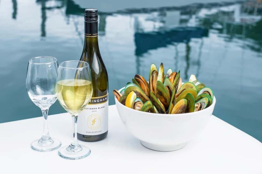 Marlborough Sounds: Greenshell Mussel Cruise - Learning About Marine Farming and Local History