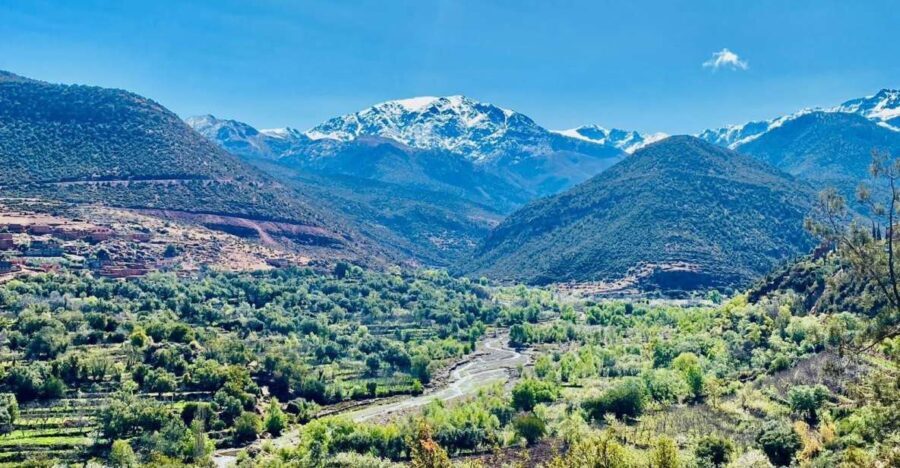 Marrakech: Atlas Mountain, Berber Villages, & Valleys Tour - Transportation and Group Size