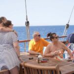 Marsa Alam: Pirates Premium Boat to turtle bay with lunch - The Experience: What to Expect on the Pirates Premium Boat Tour