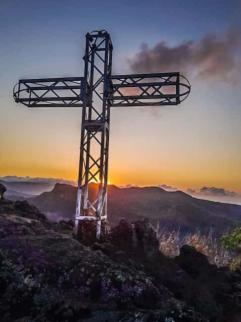 Mauritius: Le Morne sunrise hike + coffee at the top - The Climb: What You Can Expect