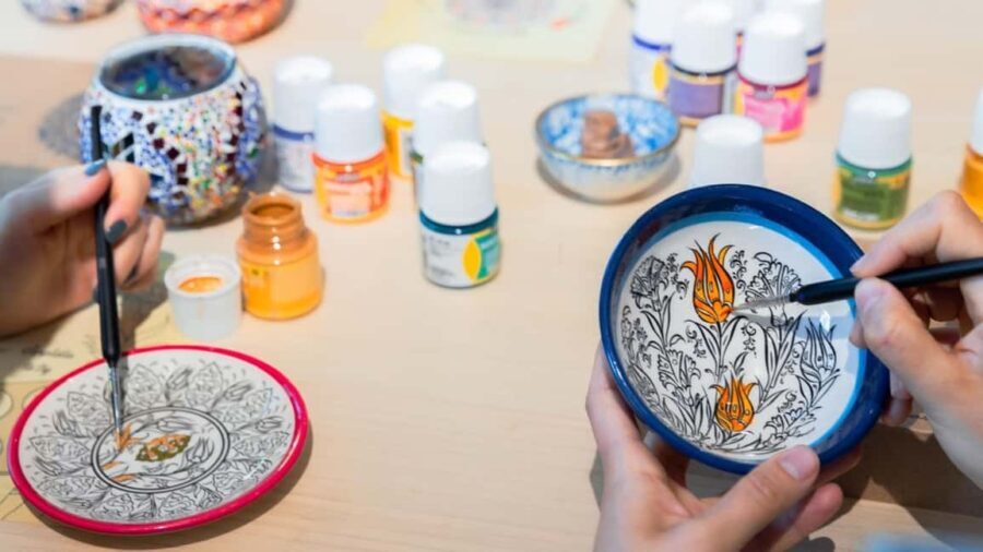 Melbourne: Ceramic Plates & Bowls Paint and Sip Classes - The Setting and Atmosphere
