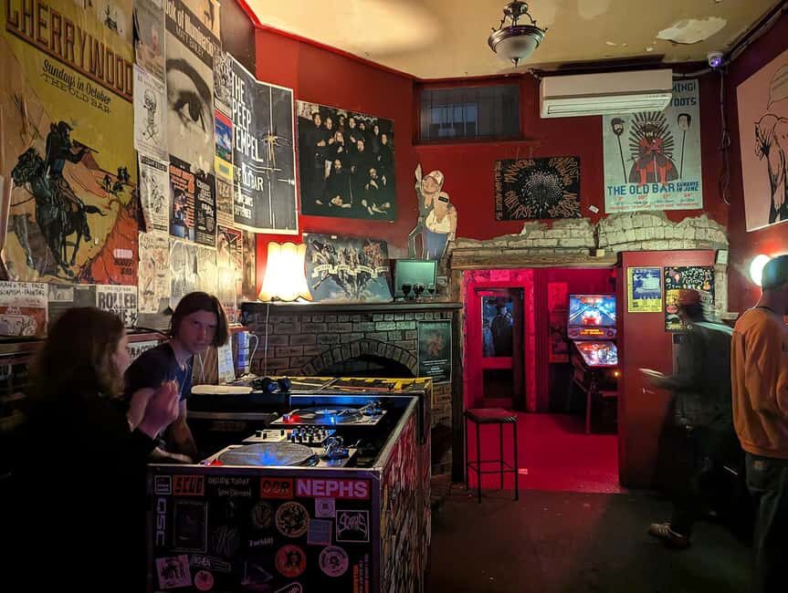 Melbourne Music Venue Pub Crawl with History + 2 Free Drinks - The Experience and Practical Details
