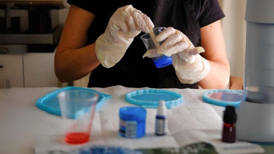 Melbourne: Resin Art Classes - Cheeseboard & Coasters - What to Expect During the Session