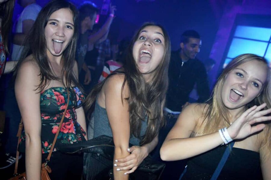 Melbourne: Weekly Bar Crawl: 5 Free shots, Club Entry - Who Will Love This Experience?