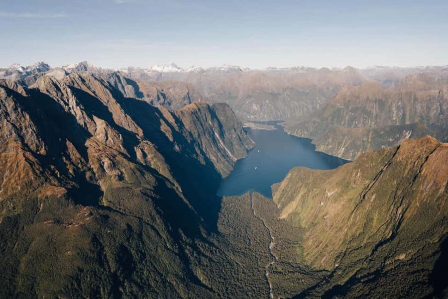 Milford Sound: 1.5-Hour Helicopter Tour with Two Landings - Discovering the Itinerary
