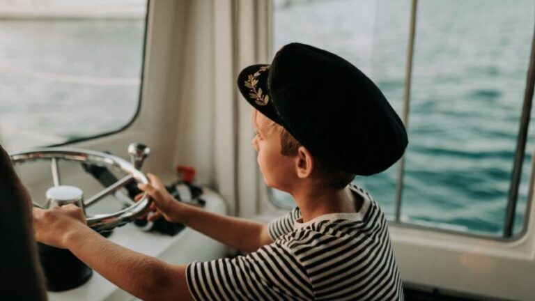 Mooloolaba: Seafood Lunch Cruise - The Meal: Fresh Seafood and More