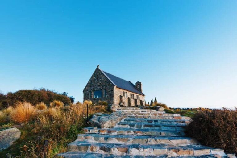 Mount Cook Day Tour: Mount Cook to Christchurch - The Lakes and Photo Spots