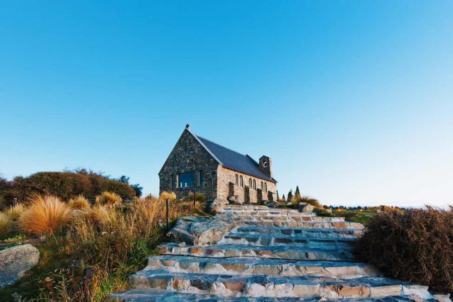 Mount Cook Day Tour: Mount Cook to Christchurch - The Lakes and Photo Spots